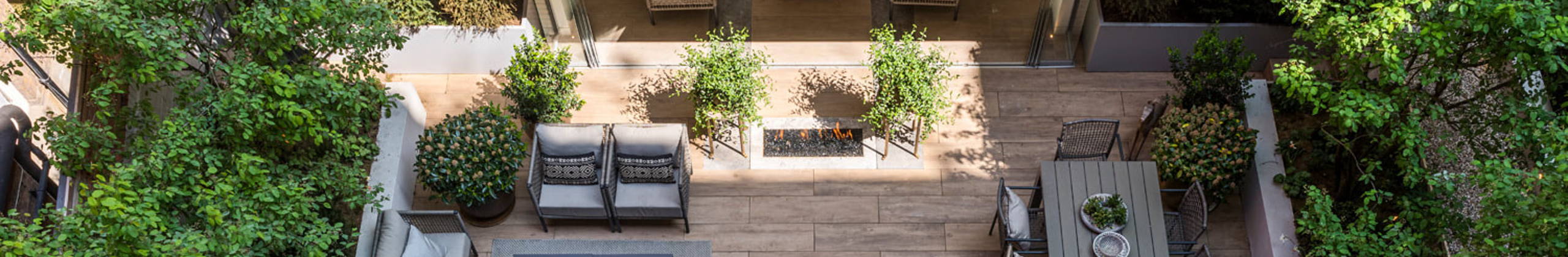 Lounge have header